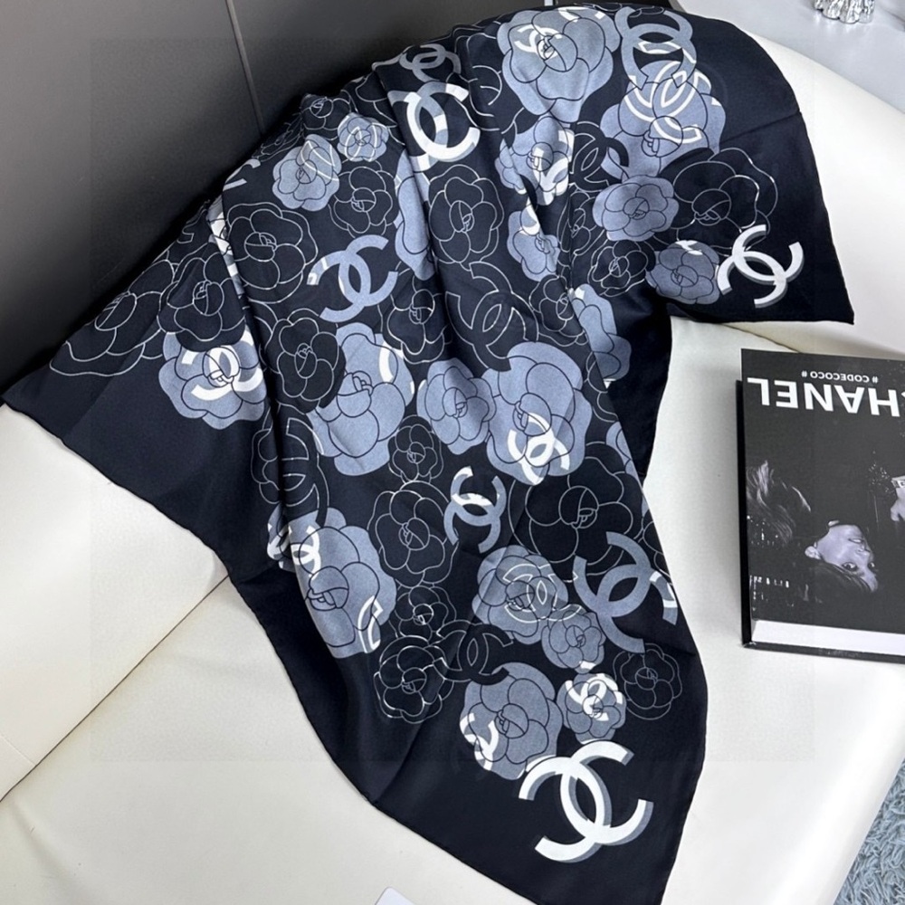 Chanel Peony Pattern Scarf - Picture 4 of 6
